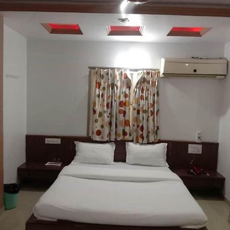 Hotel Rajdhani Halol ภายนอก รูปภาพ