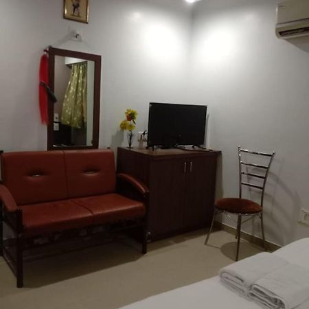 Hotel Rajdhani Halol ภายนอก รูปภาพ