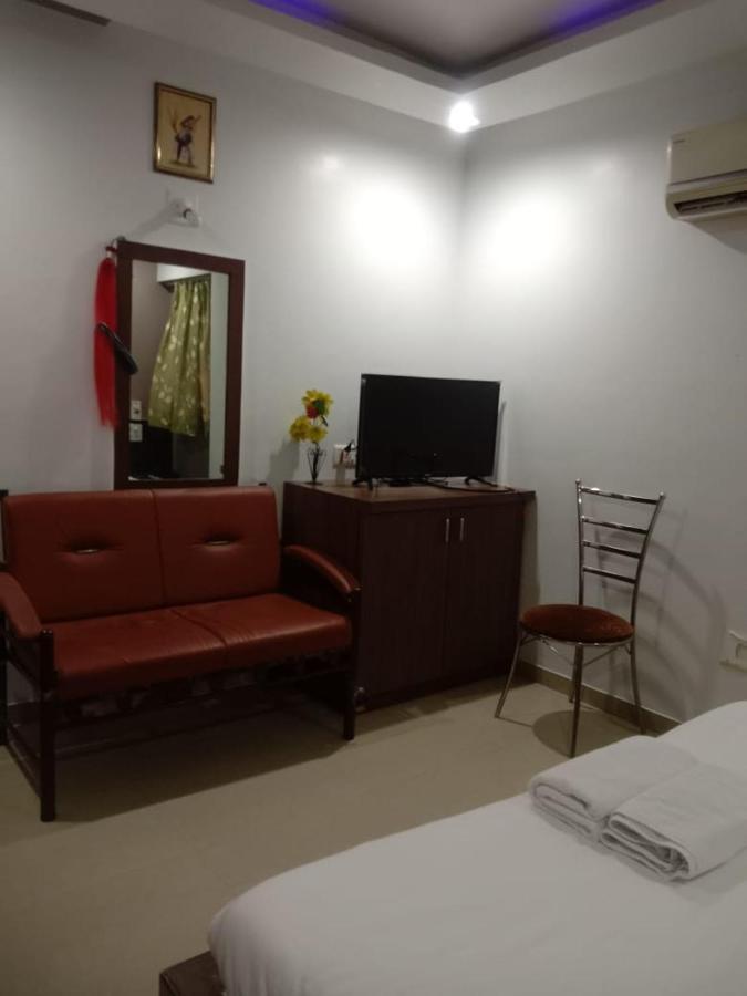 Hotel Rajdhani Halol ภายนอก รูปภาพ